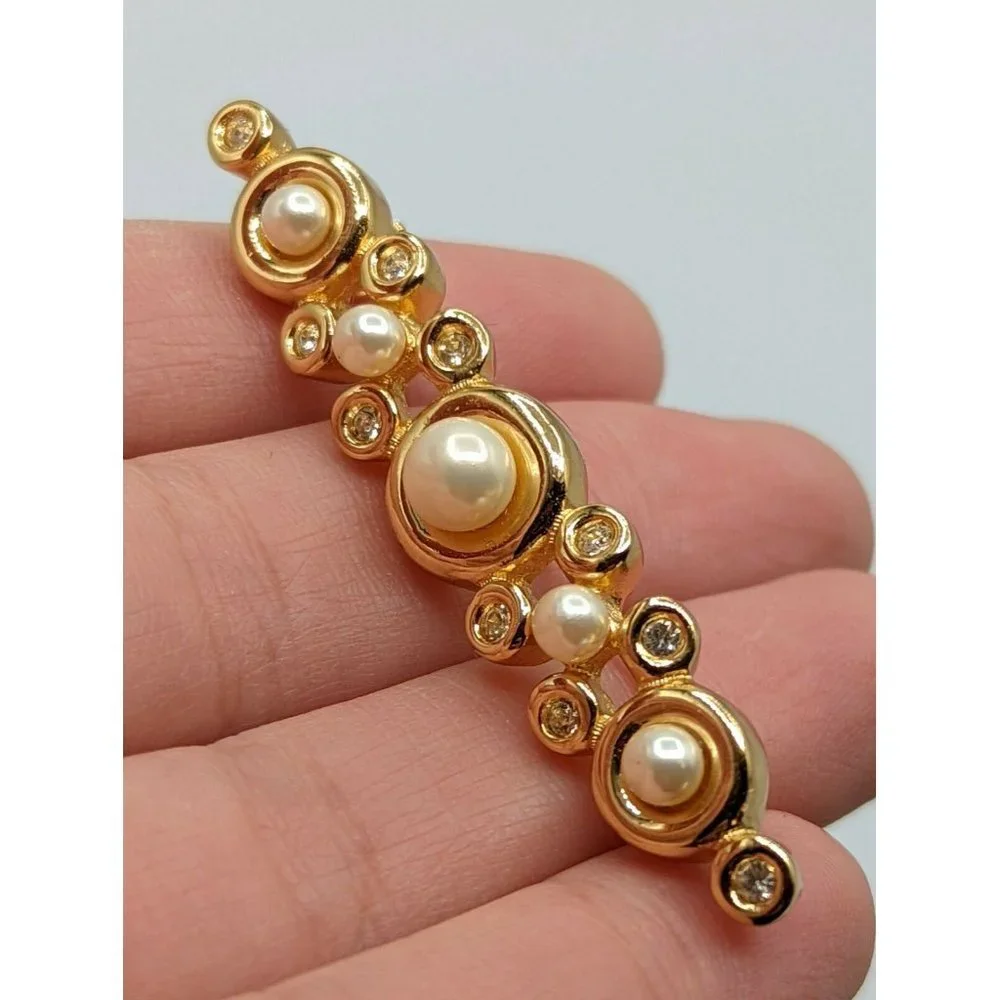 Signed Christian Dior Gold Tone Crystal Rhinestone Faux Pearl Bar Pin Brooch - Picture 9 of 9